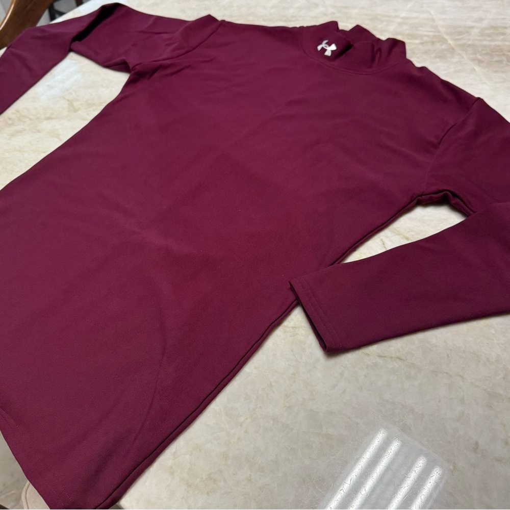 Boys youth large maroon Under Armour mock turtleneck.